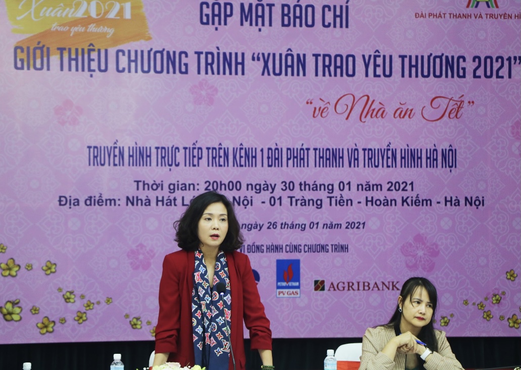 Bà Lê Thị Ánh Mai, Phó Tổng Giám đốc Đài Phát thanh và Truyền hình Hà Nội thông tin tại buổi họp báo