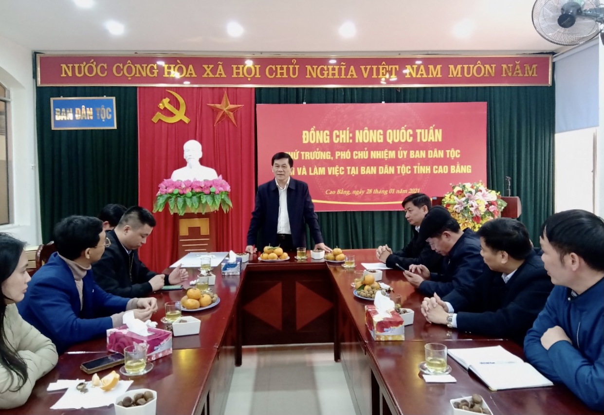 Thứ trưởng, Phó Chủ nhiệm Nông Quốc Tuấn phát biểu tại buổi làm việc với Ban Dân tộc tỉnh Cao Bằng