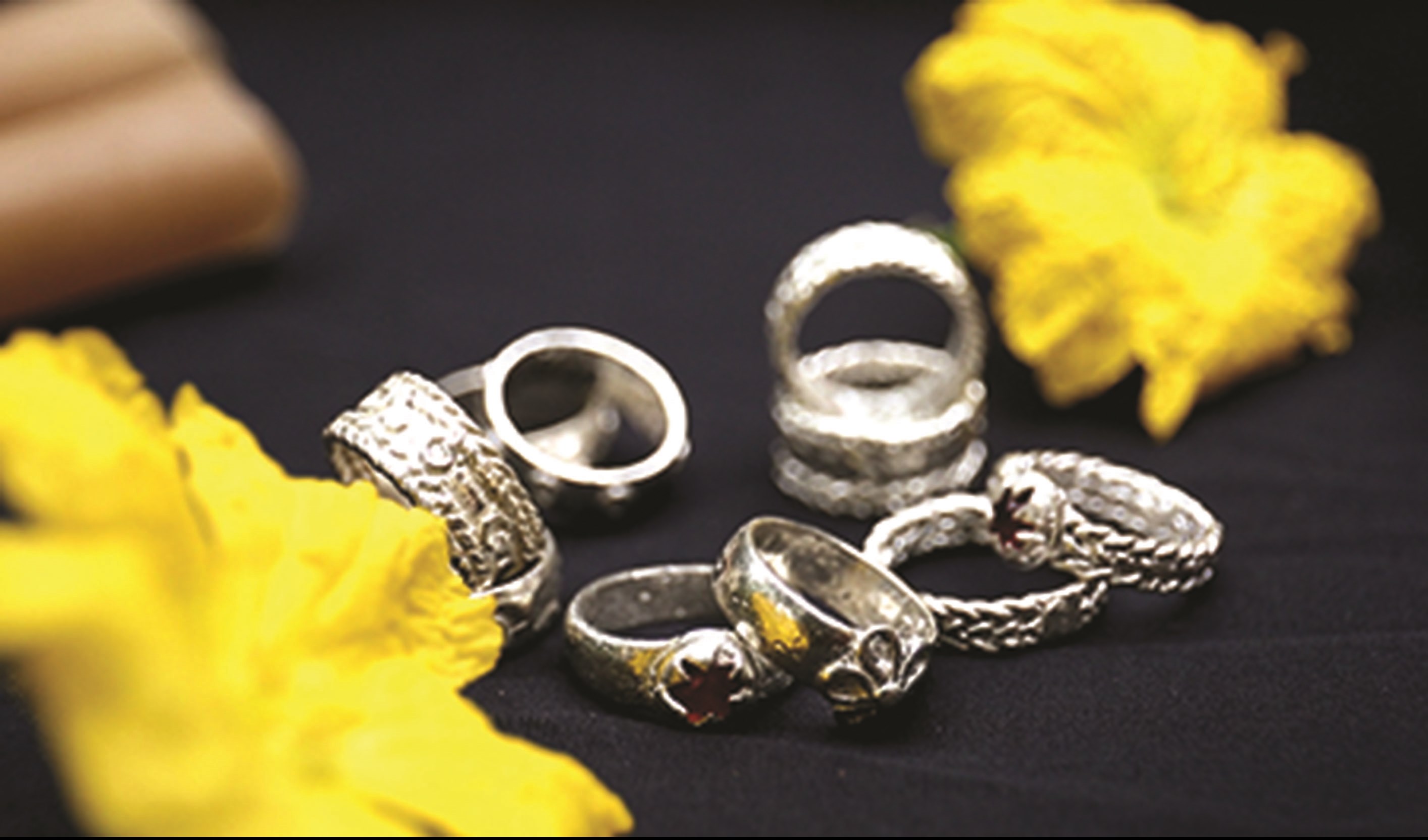 Những chiếc nhẫn trống - mái của người Chu Ru.