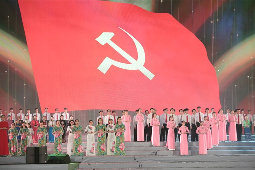 Chương trình nghệ thuật 'Khát vọng - Tỏa sáng' chào mừng thành công Đại hội XIII của Đảng. Ảnh: Phạm Đông