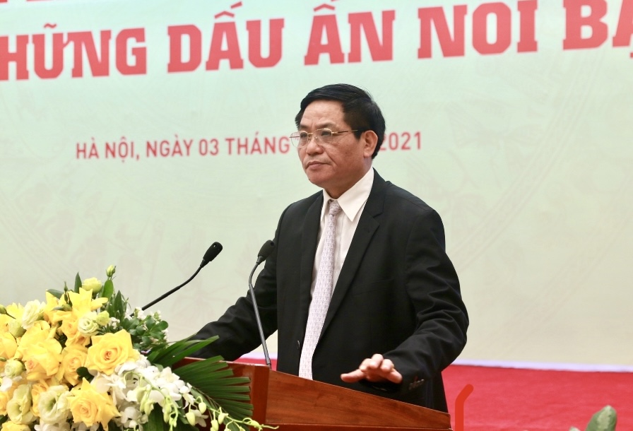 Ông Trần Doãn Tiến, Tổng Biên tập Báo Điện tử Đảng Cộng sản Việt Nam phát biểu dề dẫn Tọa đàm