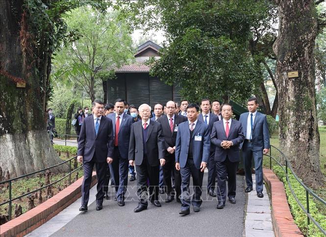 Tổng Bí thư, Chủ tịch nước Nguyễn Phú Trọng đến dâng hương tưởng niệm Chủ tịch Hồ Chí Minh tại Nhà 67. Ảnh: Trí Dũng/TTXVN