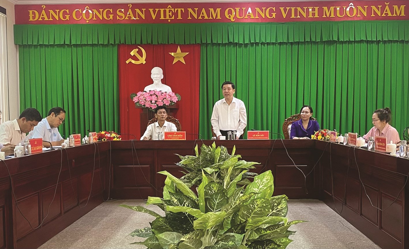 Thứ trưởng, Phó Chủ nhiệm UBDT Lê Sơn Hải phát biểu tại buổi làm việc