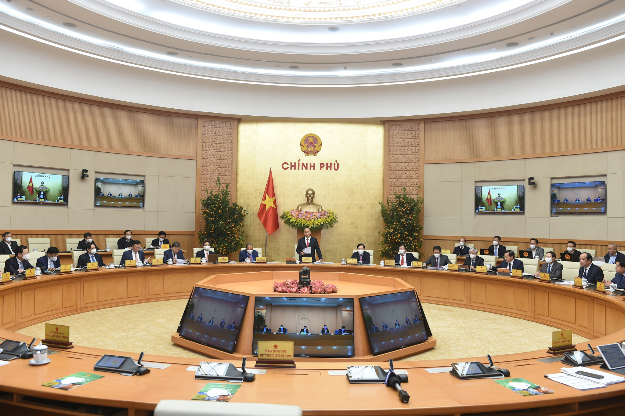 Thủ tướng Chính phủ Nguyễn Xuân Phúc chủ trì phiên họp 