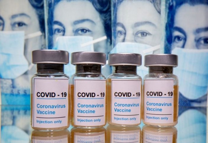 Các quốc gia đang đẩy nhanh tiến trình tiêm phòng vaccine ngừa COVID-19. (Ảnh: Reuters)