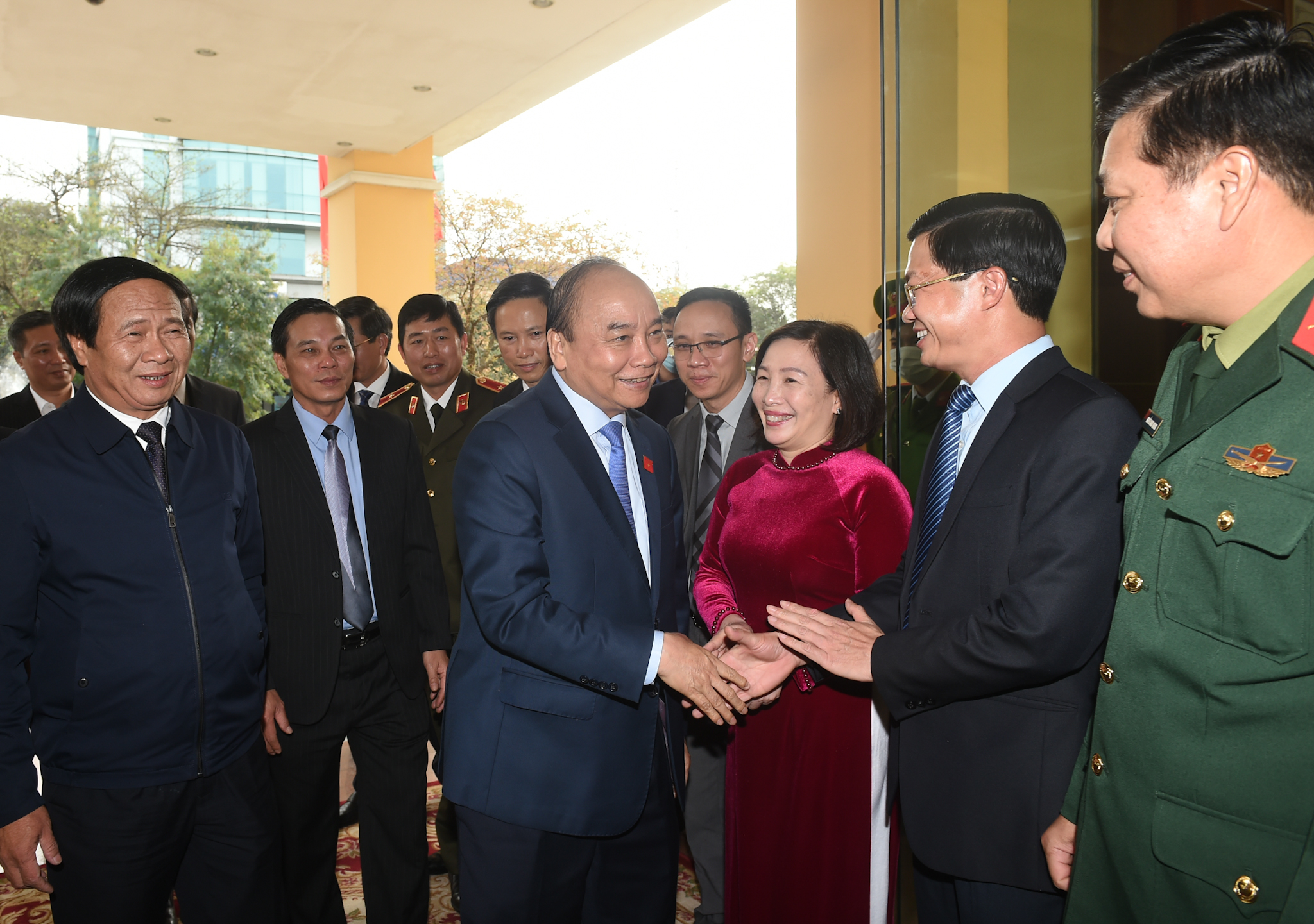 Thủ tướng Nguyễn Xuân Phúc tới Hội nghị tiếp xúc cử tri TP. Hải Phòng. Ảnh: VGP/Quang Hiếu