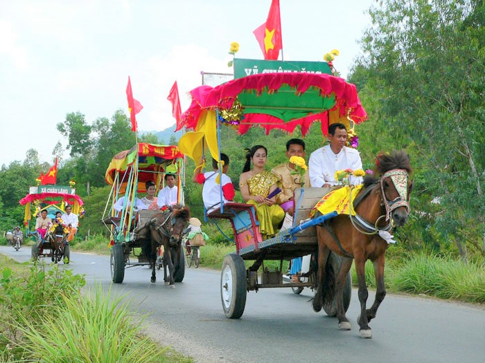 Xe ngựa còn phục vụ đưa rước dâu trong đám cưới của đồng bào Khmer An Giang, tạo nên nét văn hóa độc đáo của vùng này. (Ảnh TL)