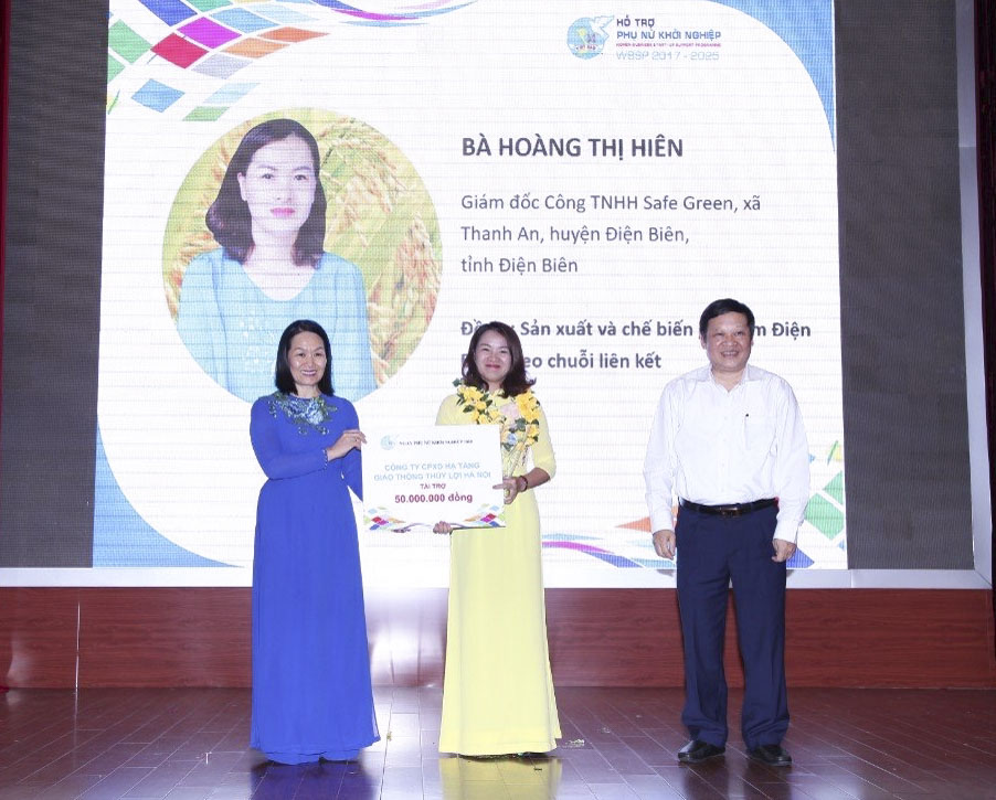 Chị Hoàng Thị Hiên được tôn vinh tại Ngày hội khởi nghiệp do Trung ương Hội LHPN Việt Nam tổ chức năm 2018.