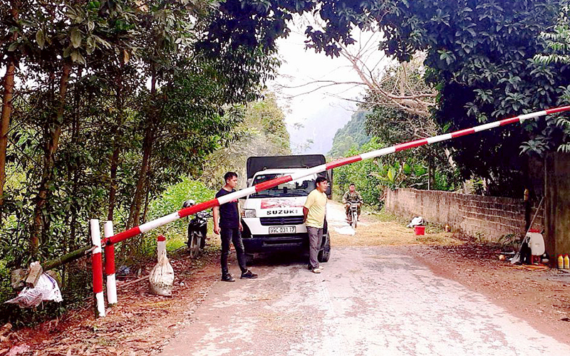 Chốt kiểm dịch ngăn chặn việc lây lan dịch ở xã Quyết Thắng, huyện Hữu Lũng (Lạng Sơn).