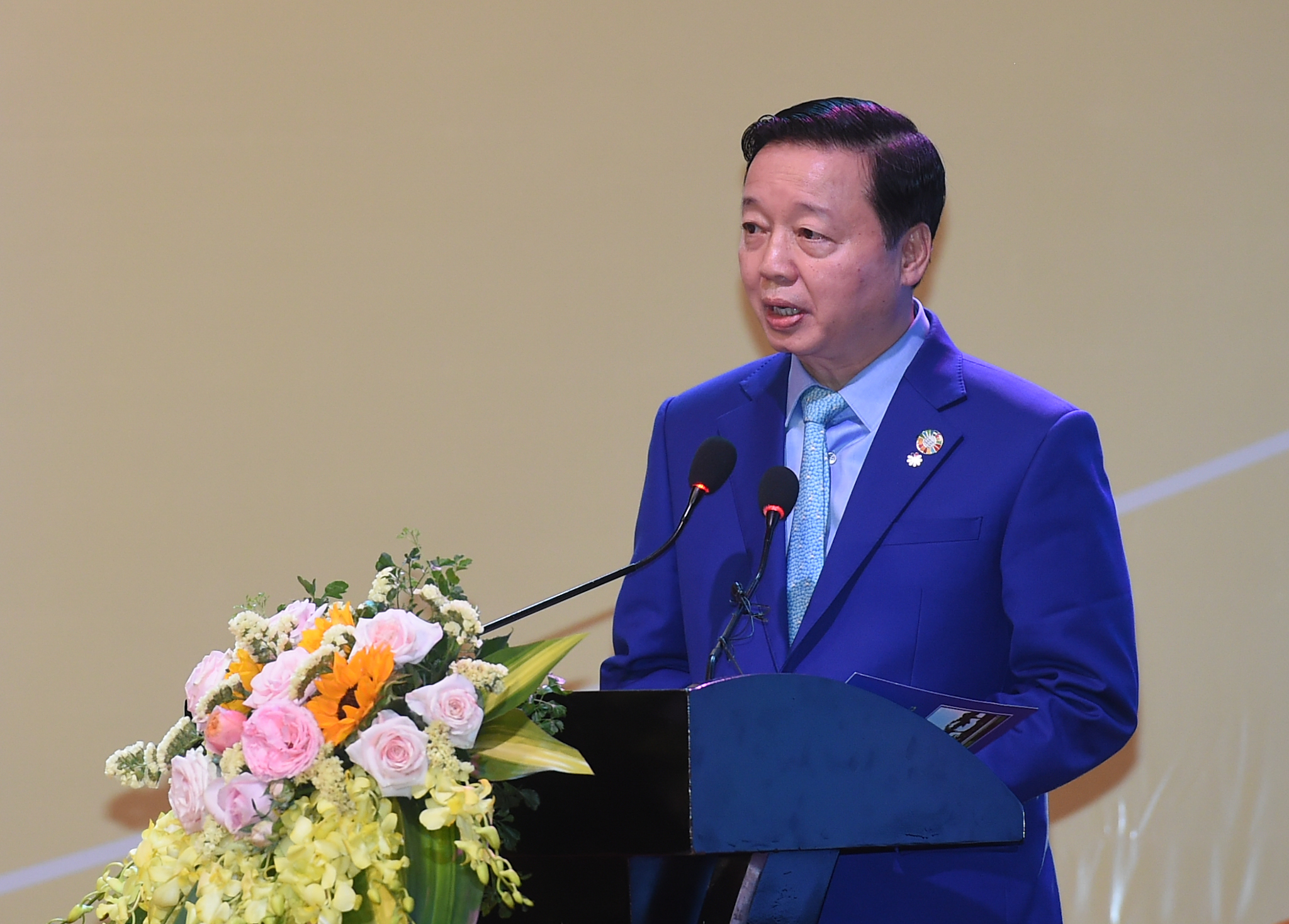 Bộ trưởng Bộ Tài nguyên và Môi trường Trần Hồng Hà báo cáo tổng hợp 3 năm thực hiện Nghị quyết 120. Ảnh: VGP/Quang Hiếu