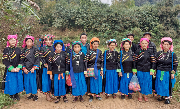 Trang phục phụ nữ dân tộc Pu Péo đơn giản nhưng cũng rất tinh tế
