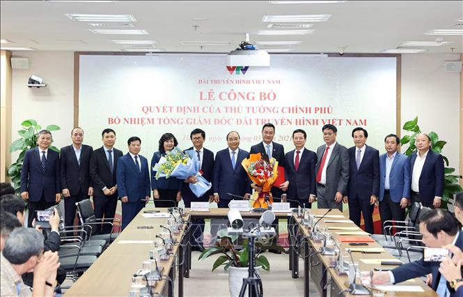 Thủ tướng Nguyễn Xuân Phúc với Ban lãnh đạo Đài Truyền hình Việt Nam và các đại biểu.