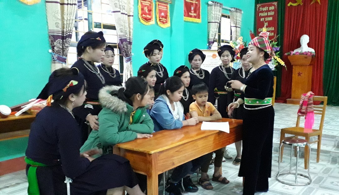 Một lớp học hát then ở xã Minh Xuân