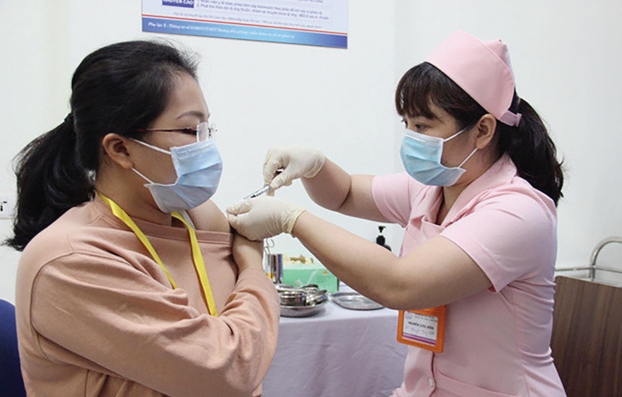 Những Tình nguyện viên tham gia thử nghiệm Vacxin: Vì sự an toàn của cộng đồng