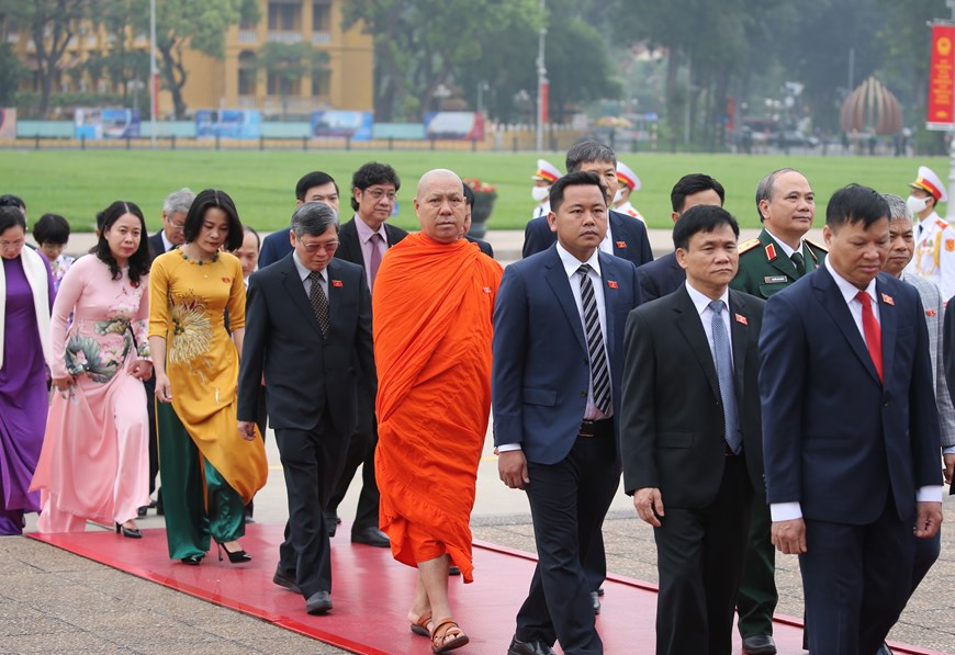 Đoàn Đại biểu Quốc hội vào Lăng viếng Chủ tịch Hồ Chí Minh 5