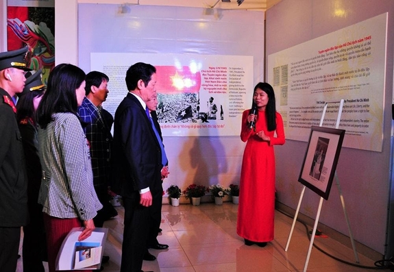 Năm 2019, Bộ Thông tin và Truyền thông từng tổ chức Triển lãm ảnh, tư liệu Thành tựu bảo đảm và thúc đẩy quyền con người ở Việt Nam với tên gọi “Vì Hạnh phúc của mỗi người” 