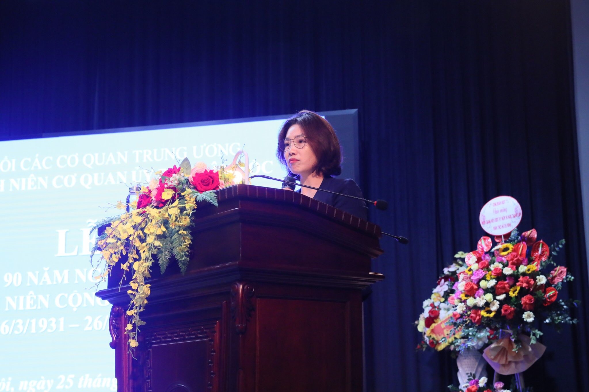 Bà Nguyễn Thu Minh, Phó Bí thư Thường trực Đảng ủy, Chánh Văn phòng Ban cán sự Đảng và Đảng ủy cơ quan UBDT phát biểu tại buổi lễ