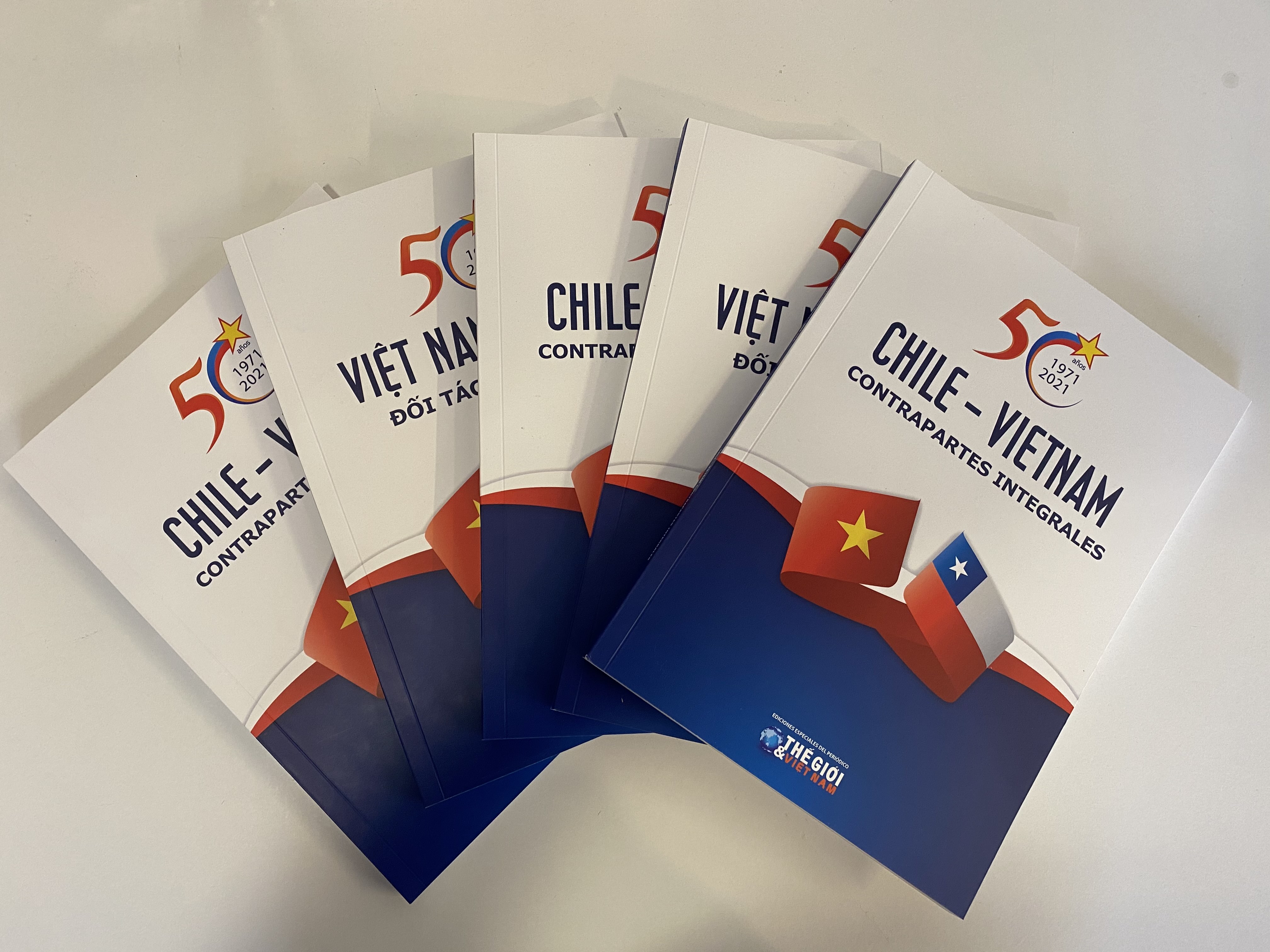 Ấn phẩm kỷ niệm 50 năm Ngày thiết lập quan hệ Ngoại giao Việt Nam-Chile