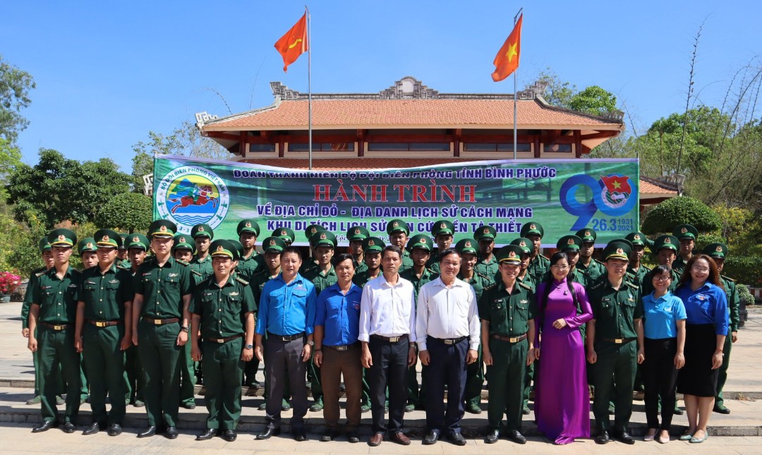Hàng trăm chiến sĩ, đoàn viên thanh niên thăm Khu di tích quốc gia đặc biệt Bộ Chỉ huy miền Tà Thiết (huyện Lộc Ninh).