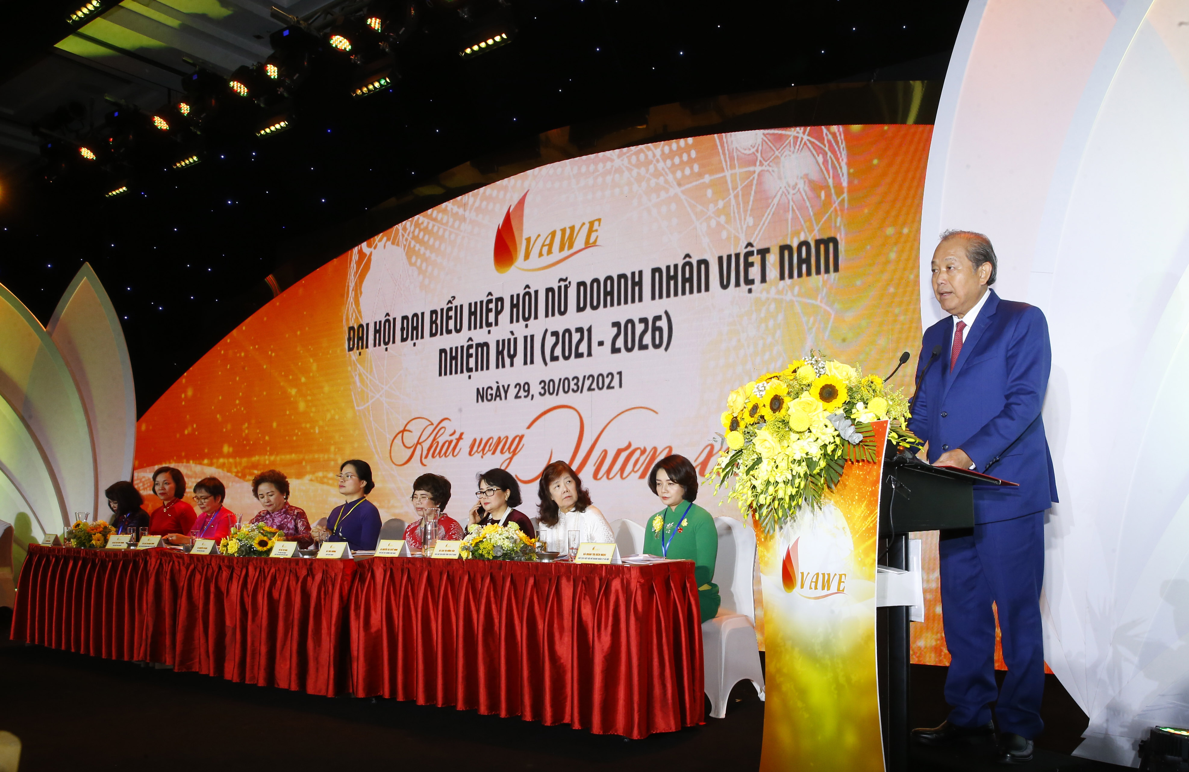 Phó Thủ tướng Thường trực Chính phủ Trương Hòa Bình tại Đại hội Hiệp hội nữ doanh nhân Việt Nam (VAWE) lần thứ 2. Ảnh VGP/Lê Sơn 