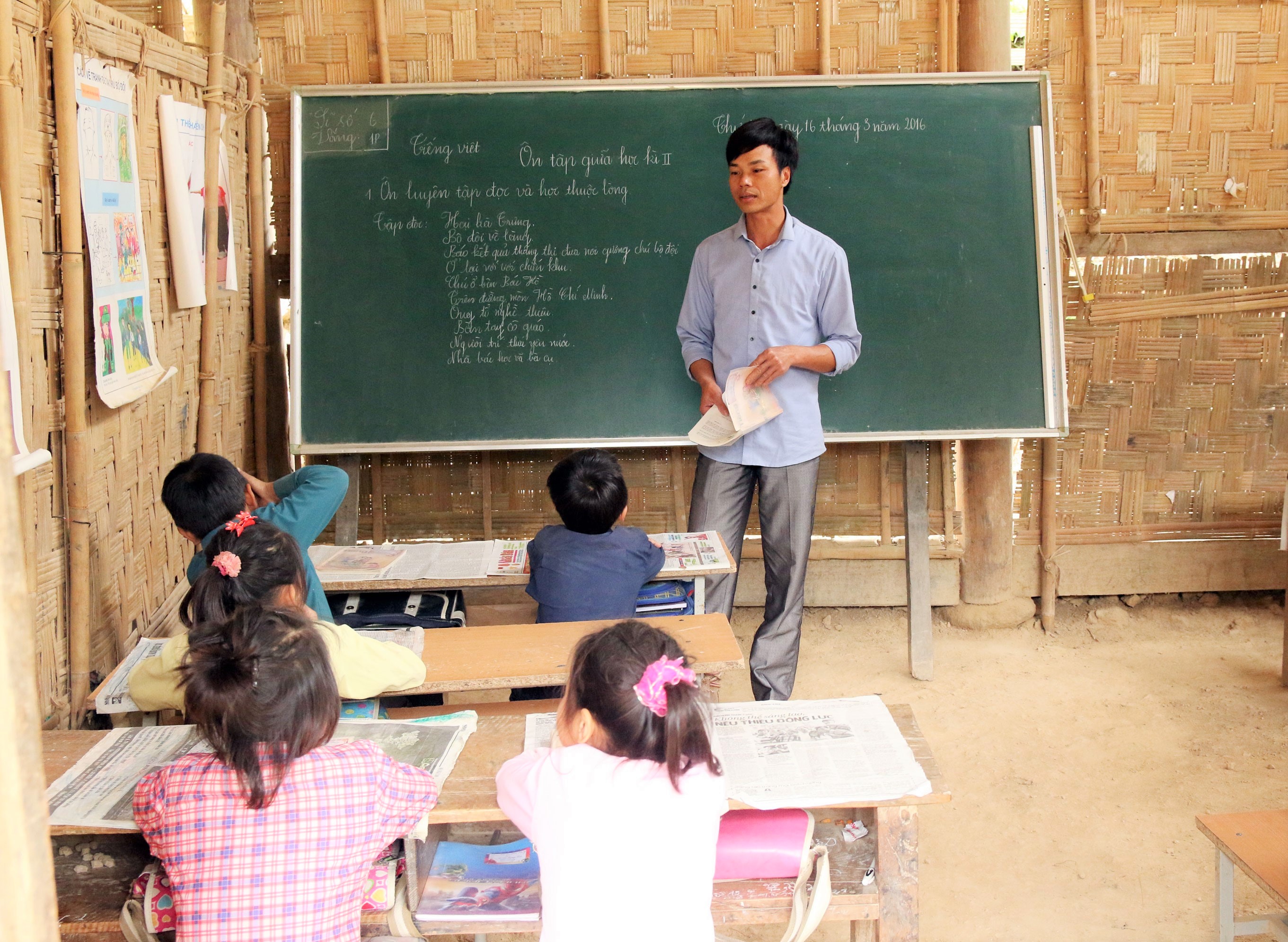 Thầy giáo Lô Văn Tuân đã có 8 năm cắm bản dạy học tại xã Kim Đa, huyện Tương Dương