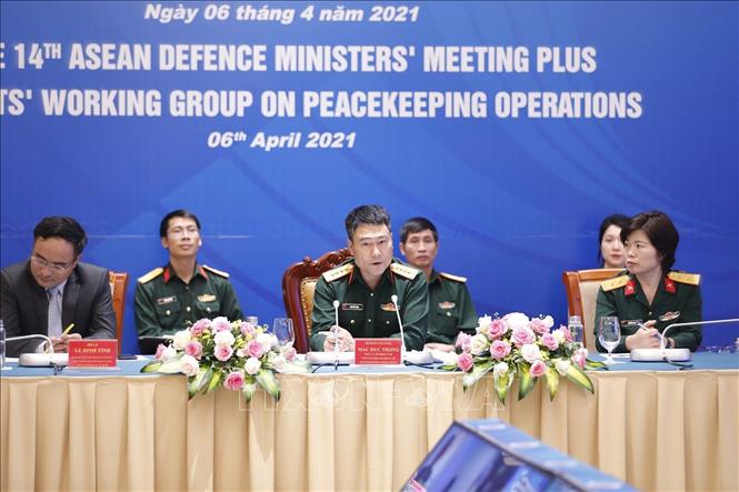 Đại tá Mạc Đức Trọng, Trưởng nhóm chuyên gia gìn giữ hòa bình Việt Nam, chủ trì hội nghị. Ảnh: Dương Giang/TTXVN
