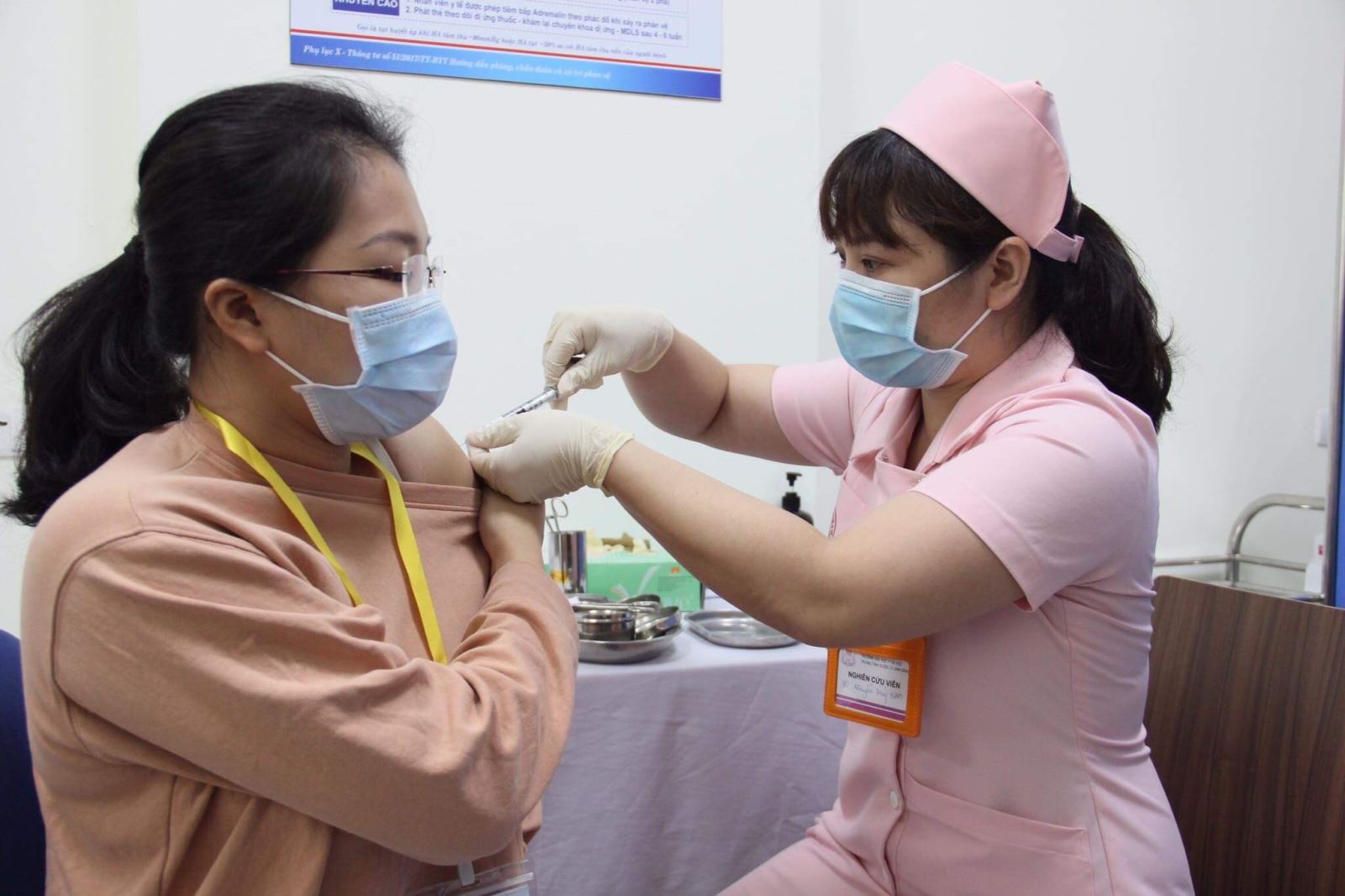 Tiêm thử nghiệm vaccine COVIVAC (của IVAC) tại Đại học Y Hà Nội. Ảnh: Lê Phú