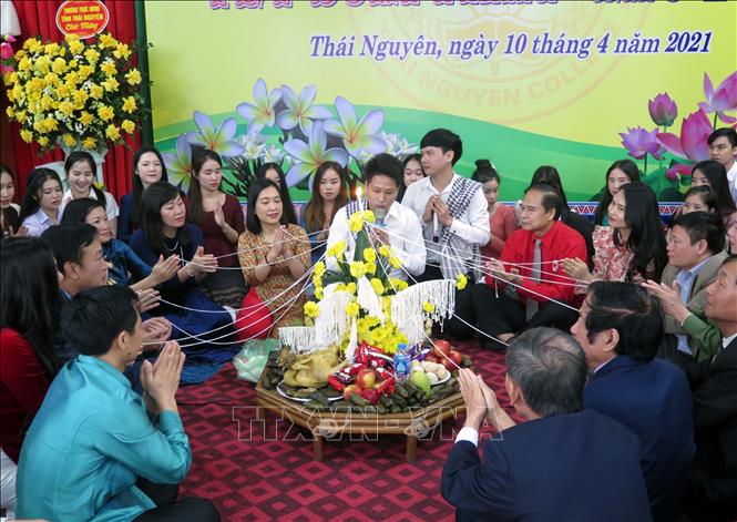 Tết Bunpimay - mùa lễ hội sôi động của đất nước Lào. Năm nay, các hoạt động vô cùng đa dạng và phong phú, hứa hẹn sẽ mang đến cho du khách những trải nghiệm tuyệt vời. Đừng bỏ lỡ cơ hội để trải nghiệm Tết Bunpimay tại Lào và khám phá văn hóa đặc trưng của đất nước này.