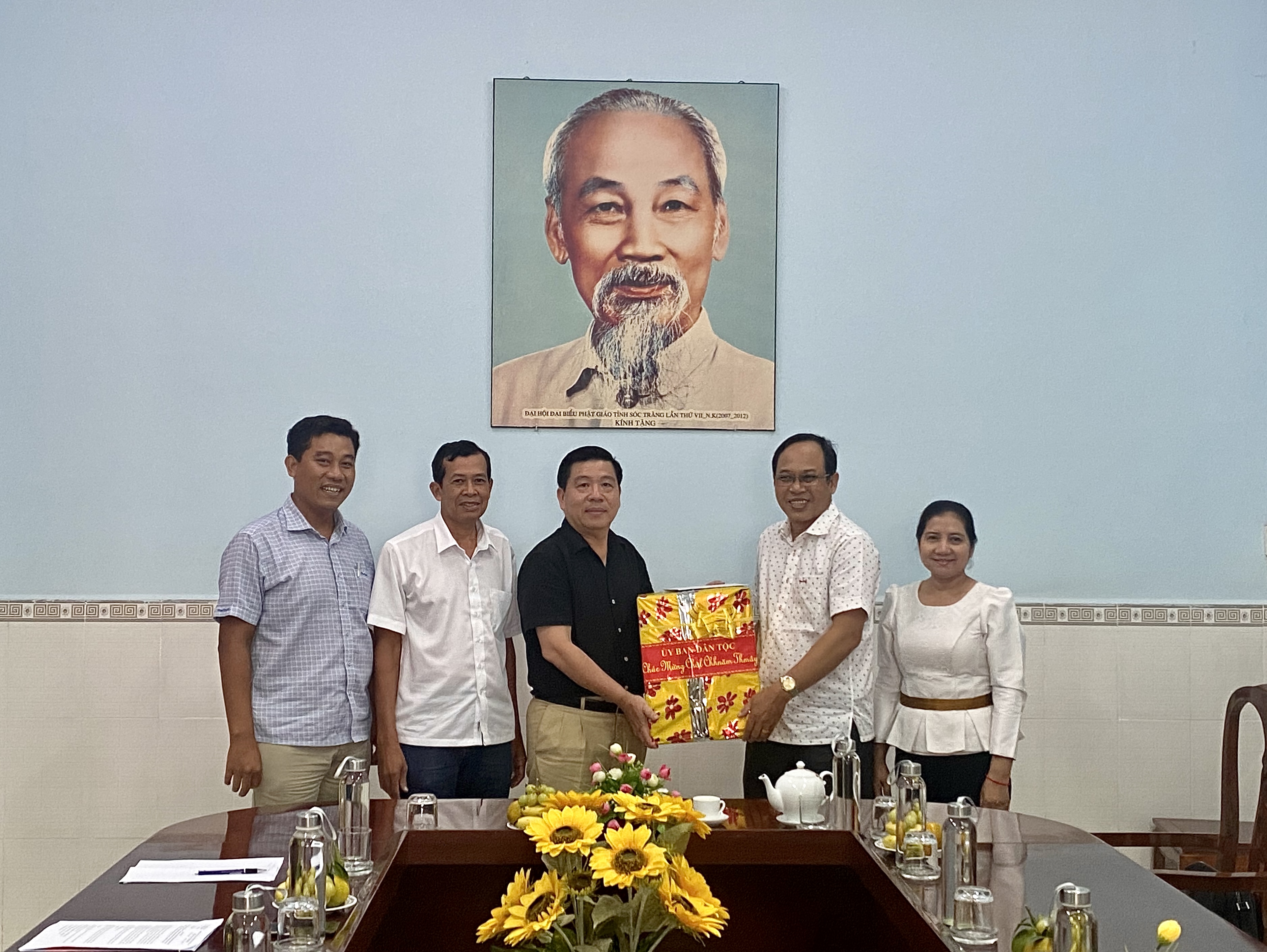 Thứ trưởng, Phó Chủ nhiệm Lê Sơn Hải đến thăm và chúc Tết tại Ban Dân tộc tỉnh Sóc Trăng