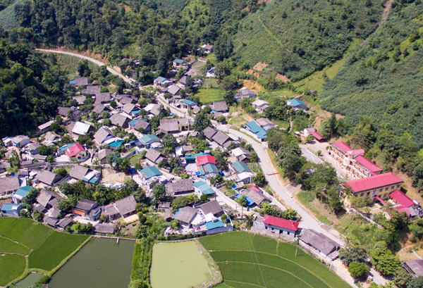 Diện mạo nông thôn mới ở vùng cao Tả Phời - TP. Lào Cai (Ảnh TL)