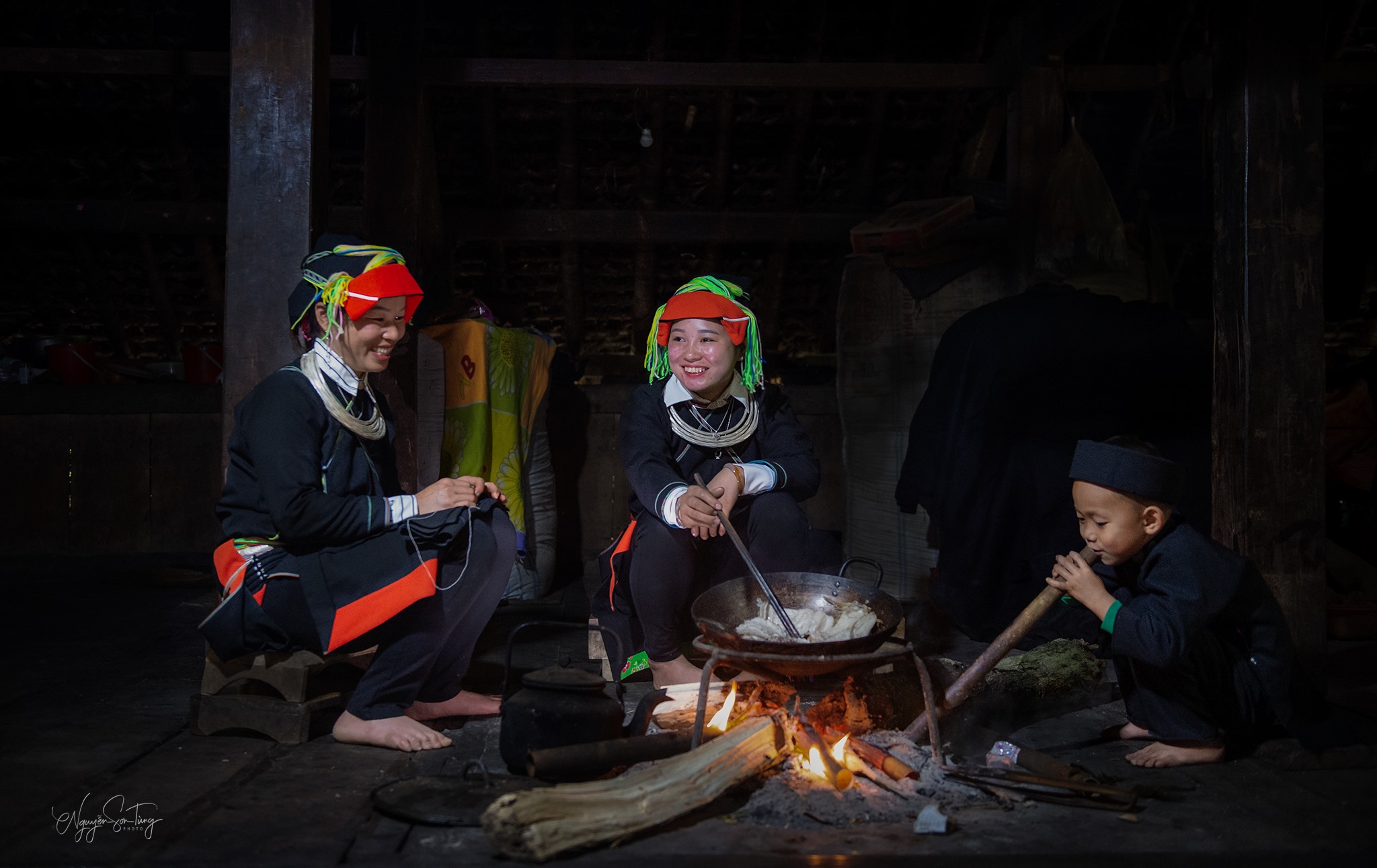 Trang phục truyền thống của người Dao Áo Dài, thôn Khuổi My, xã Phương Độ (Hà Giang).