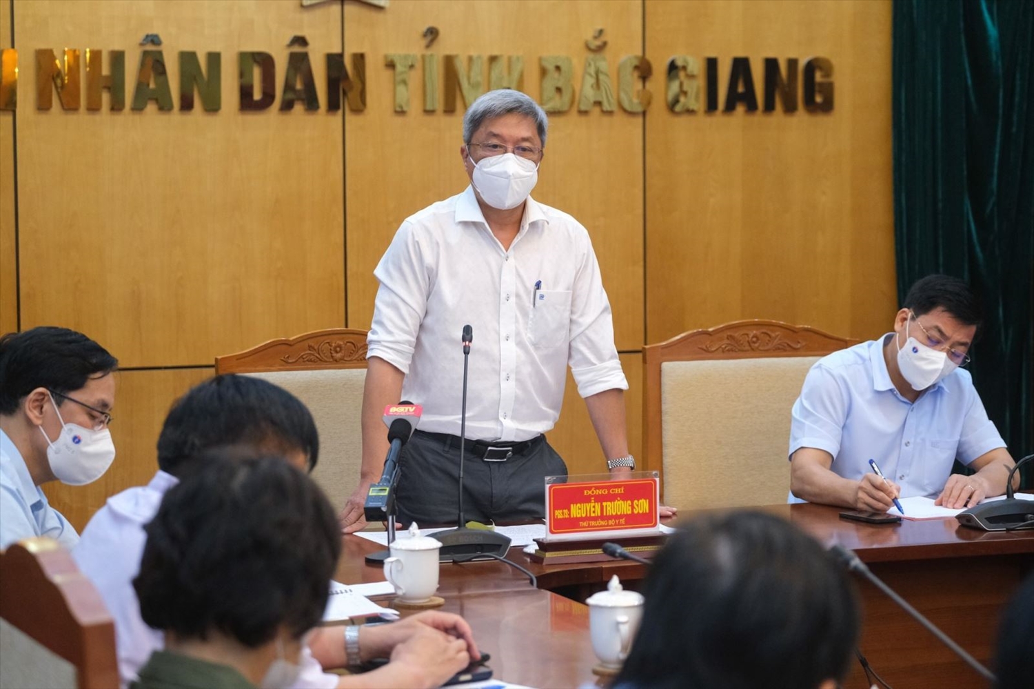Thứ trưởng Bộ Y tế Nguyễn Trường Sơn đã có mặt tại tỉnh Bắc Giang hỗ trợ chống dịch COVID-19. Ảnh: BYT