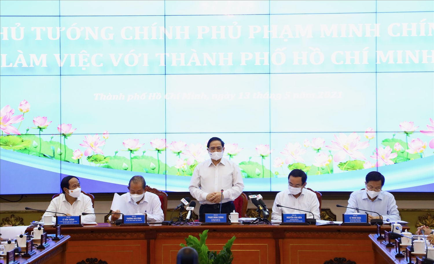 Thủ tướng Chính phủ Phạm Minh Chính phát biểu tại buổi làm việc với TP.HCM