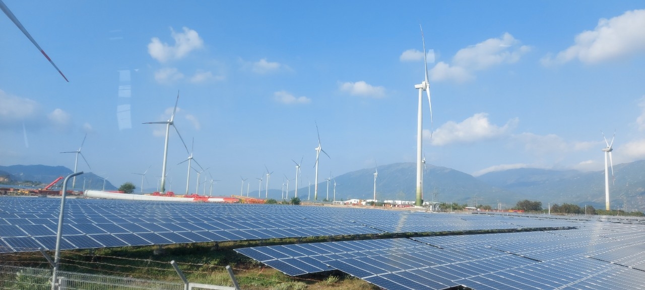 Tổ hợp điện gió và điện mặt trời Trung Nam tại Thuận Bắc, Ninh Thuận