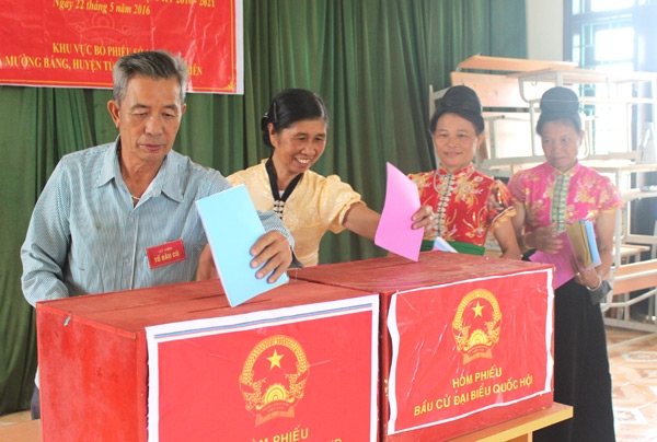 Cử tri của tỉnh Điện Biên nô nức đi bầu cử đại biểu Quốc hội khóa XIV và HĐND các cấp nhiệm kỳ 2016-2021.