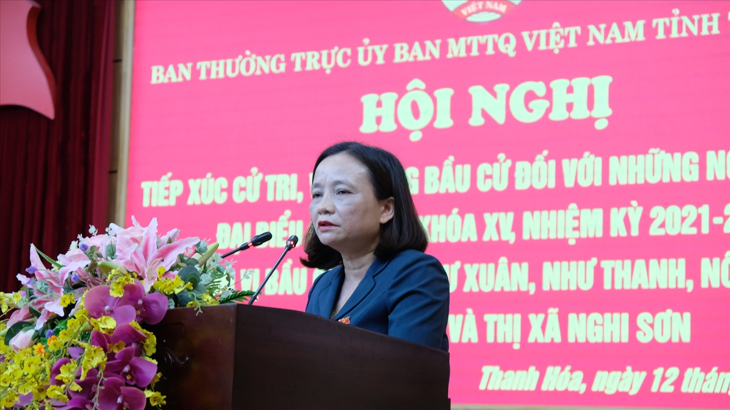 Bà Cầm Thị Mẫn trình bày Chương trình hành động tại Hội nghị tiếp xúc cử tri vận động bầu cử