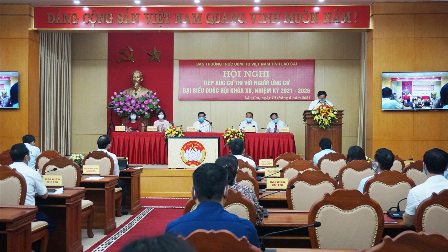 Vừa qua, tỉnh Lào Cai cũng đã tổ chức tiếp xúc cử tri với người ứng cử bằng hình thức trực tuyến để phòng, chống dịch bệnh