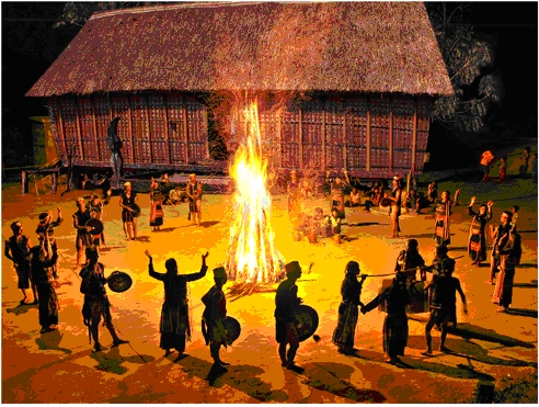 Biểu diễn văn hóa cồng chiêng ở làng Mơhra, xã Kông Lơng Khơng, huyện Kbang