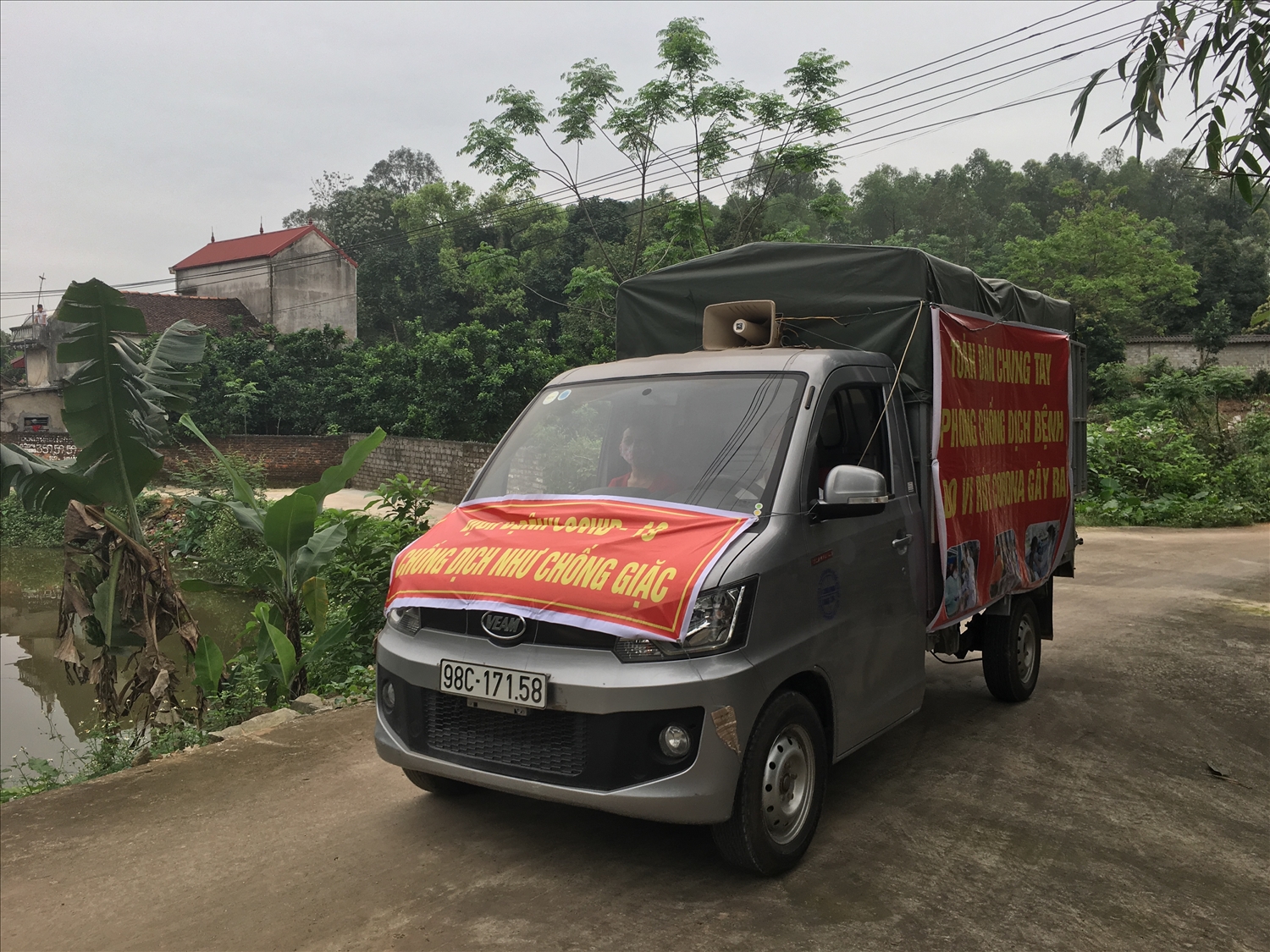 Tuyên truyền lưu động phòng chống dịch Covid-19 tại xã Đại Hóa, huyện Tân Yên, tỉnh Bắc Giang (Ảnh tư liệu)