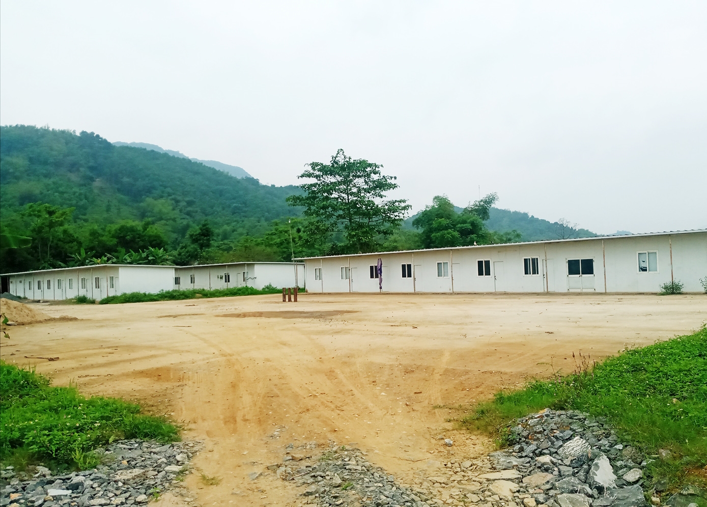 Dự án xây dựng nhà máy xi măng Thanh Sơn, xã Thúy Sơn, huyện miền núi Ngọc Lặc, tỉnh Thanh Hóa đã ngừng thi công hơn 10 năm nay