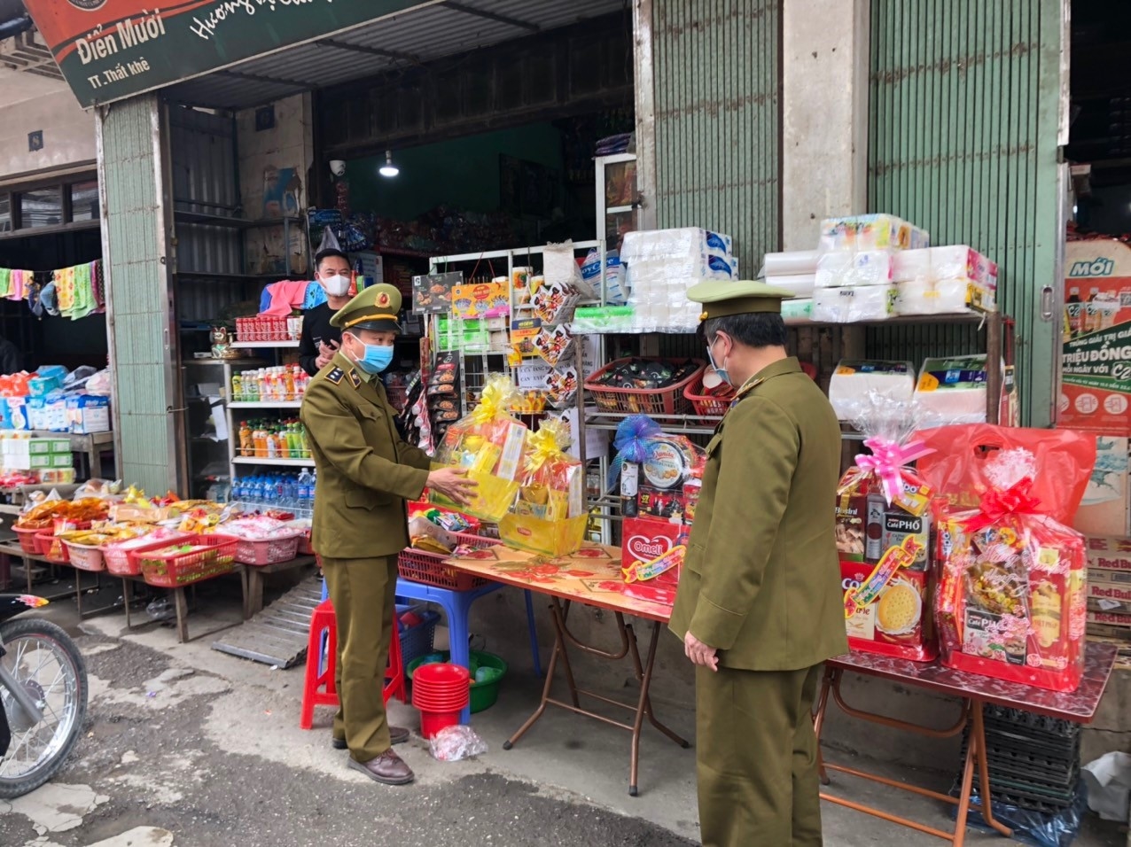 Chi cục Quản lý Thị trường tỉnh Lạng Sơn tích cực ra quân kiểm tra hàng hóa