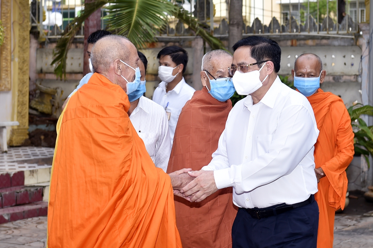Thủ tướng đến thăm chúc mừng Đại lễ Phật đản Ban trị sự Giáo hội phật giáo Việt Nam TP. Cần Thơ. Ảnh: VGP/Nhật Bắc