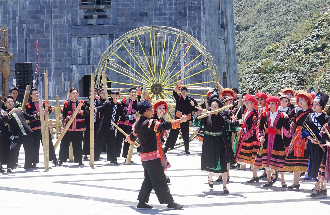 Với 25 dân tộc, Lào Cai có kho tàng văn hóa phong phú và đặc sắc