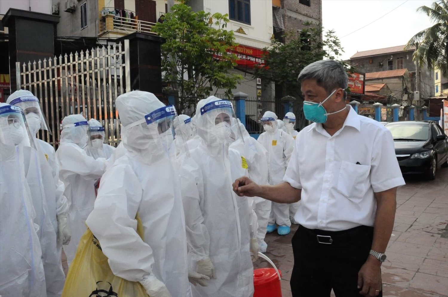 Bộ Y tế chỉ đạo xét nghiệm nhanh tại các điểm nóng dịch COVID-19 ở Bắc Giang. Ảnh: BYT