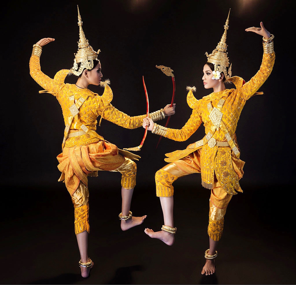 Trong các điệu múa truyền thống của người Khmer thường sử dụng những phục trang cầu kỳ (ảnh minh họa)