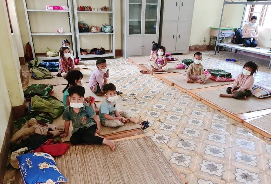 Trẻ em trong khu cách ly ở Nậm Pồ, Điện Biên
