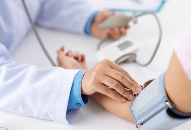 Kiểm soát tốt huyết áp sẽ có thể giảm bớt được nguy cơ đột quỵ. Ảnh minh họa