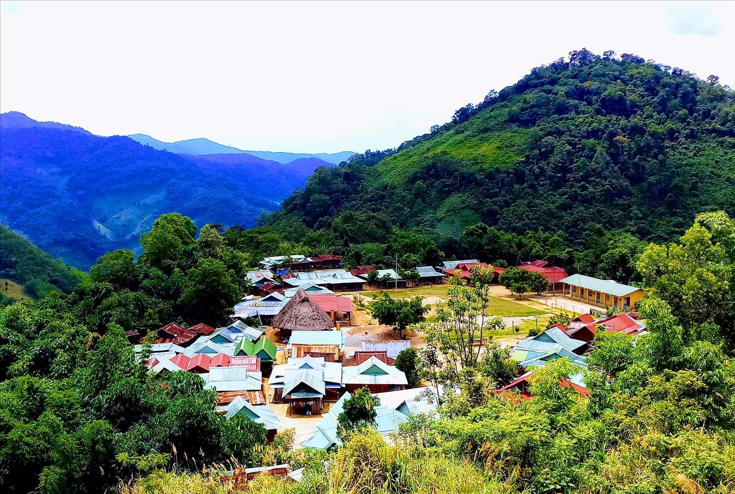 Một làng Cơ Tu ở xã Ga Ry (huyện Tây Giang).