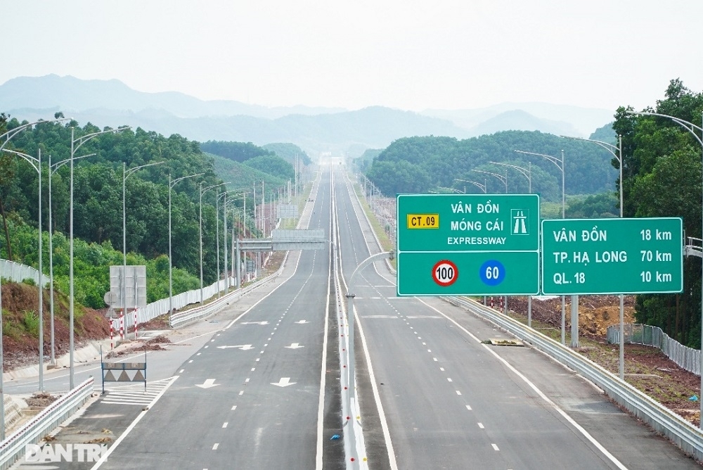 Các dự án hạ tầng giao thông tại Vân Đồn được gấp rút triển khai, hoàn thiện (Ảnh: Dân trí)