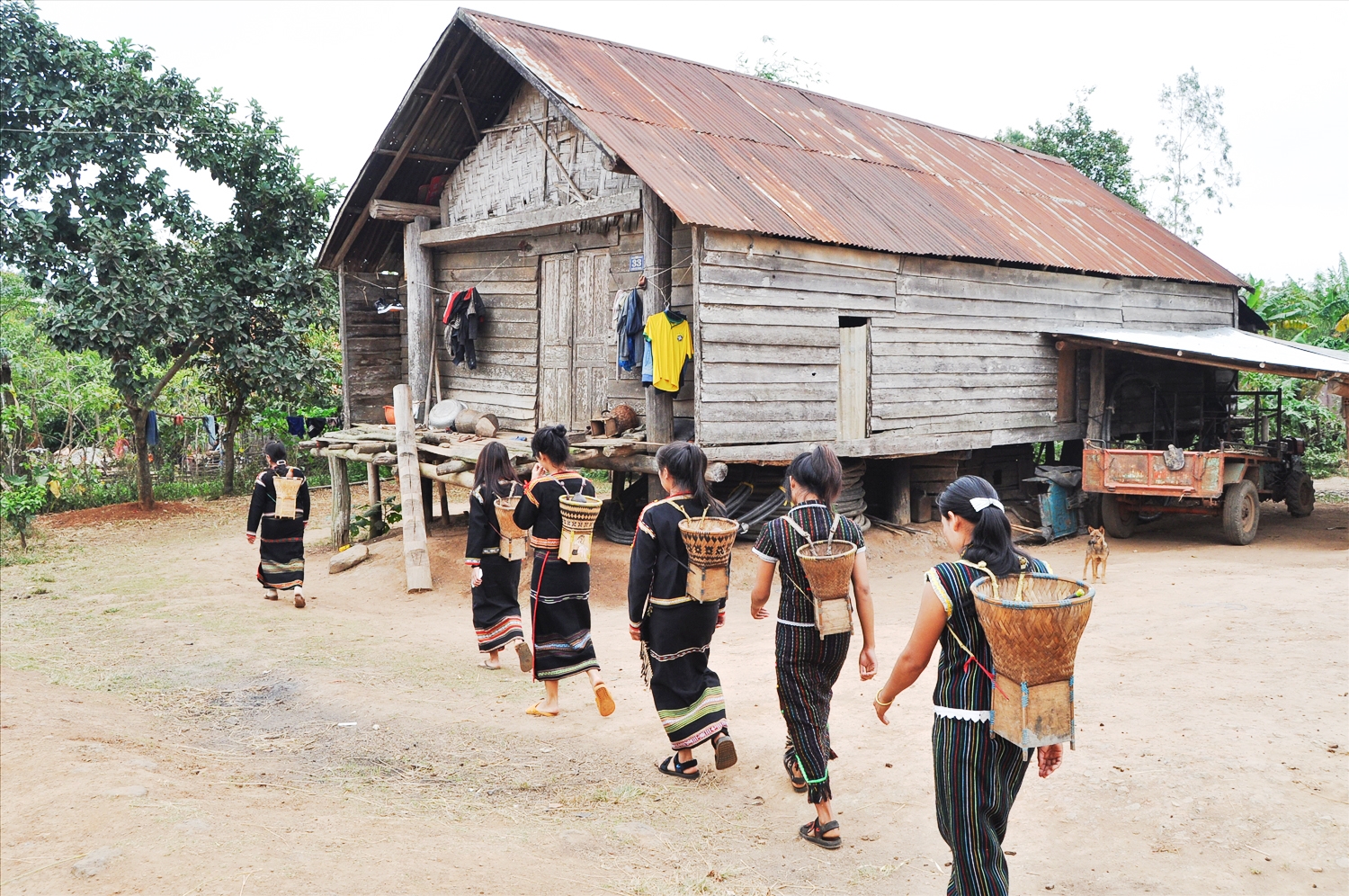 Nhà sàn dài truyền thống của đồng bào M’nông buôn Đắk Tuôr